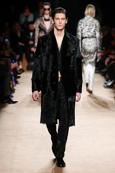 Look 14